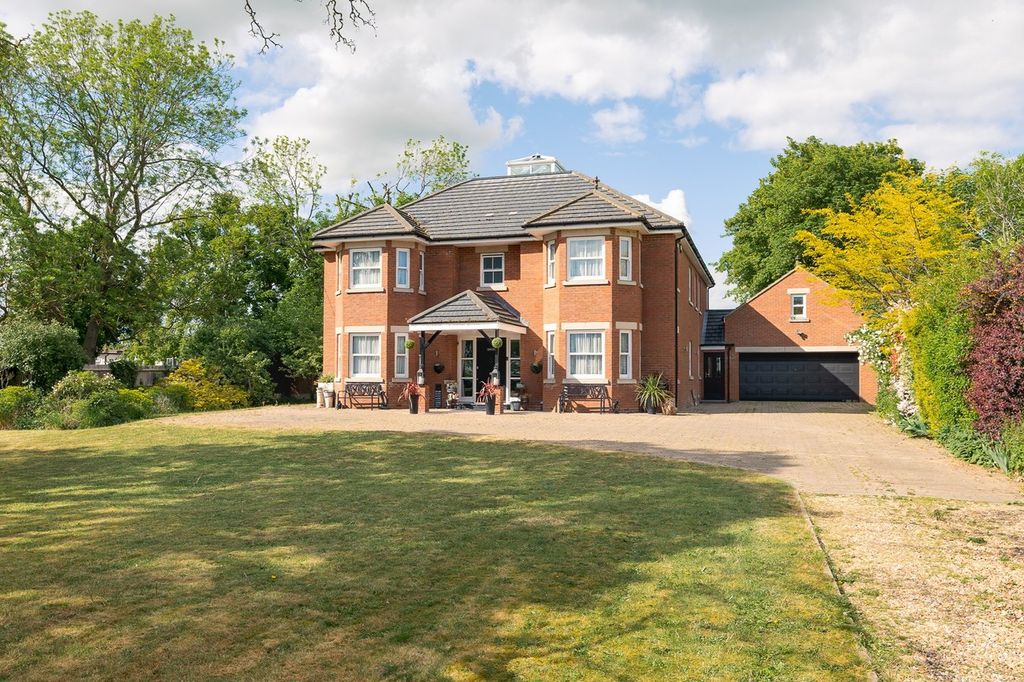 Property photo 1 of 39