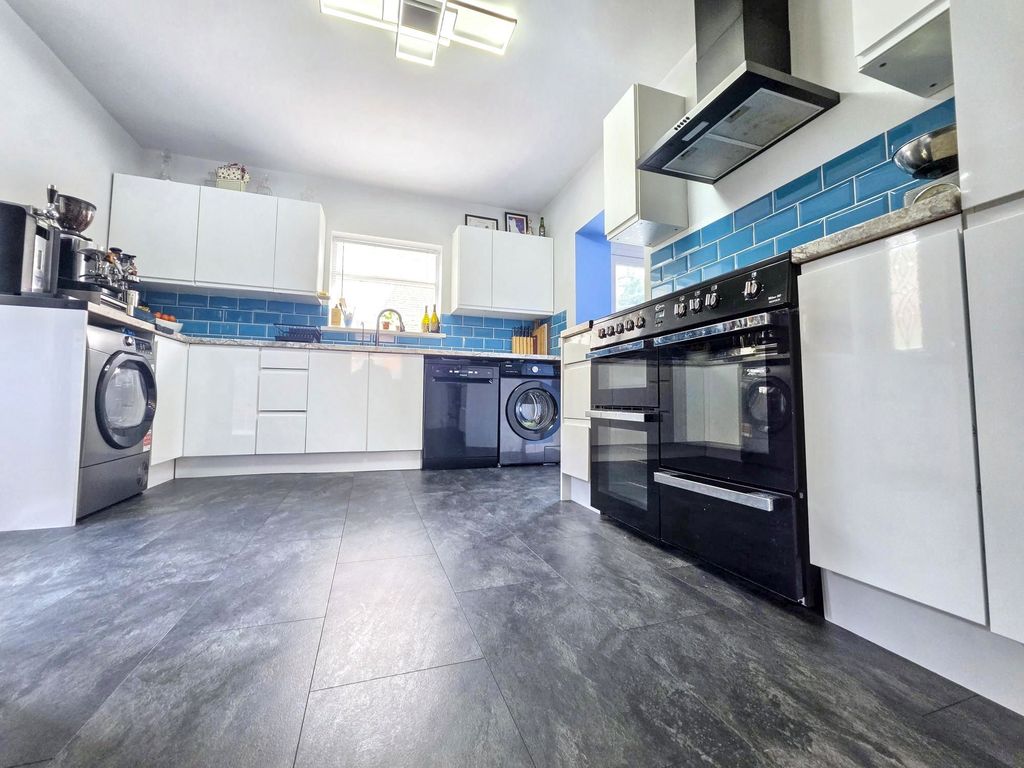 Property photo 3 of 46