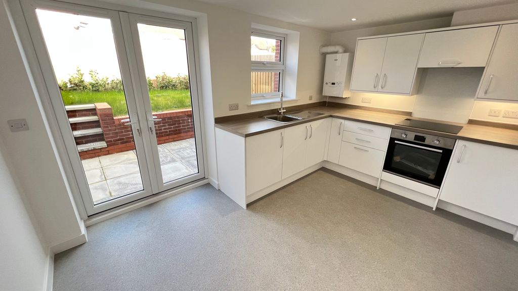 Property photo 3 of 10 Kitchen