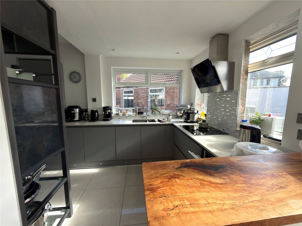 Property photo 2 of 8 Picture No. 05