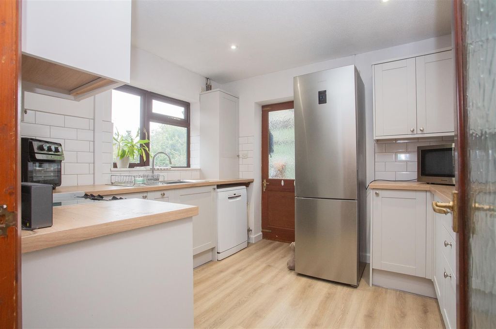 Property photo 3 of 39 Kitchen
