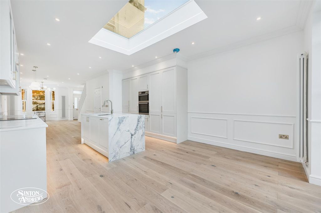 Property photo 2 of 12 22 Chesham Terrace-7.Jpg