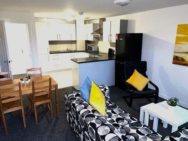 Property photo 2 of 8 Open-Plan Living!