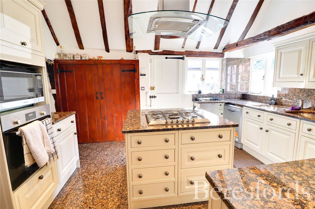 Property photo 2 of 22 Picture No. 23