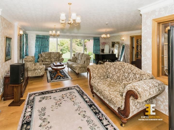 Property photo 3 of 33