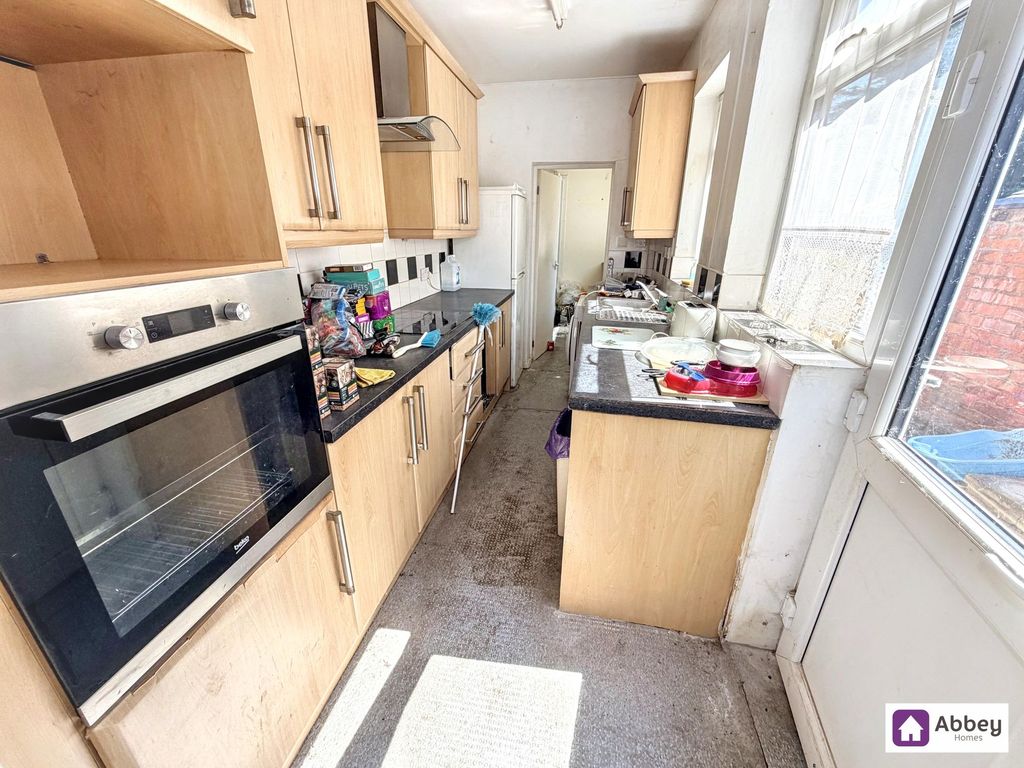 Property photo 3 of 9 Kitchen
