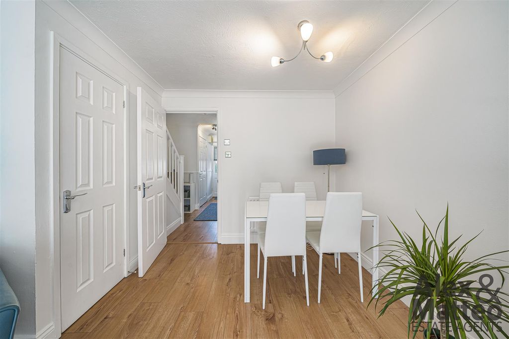 Property photo 3 of 18 Ann Moss Way