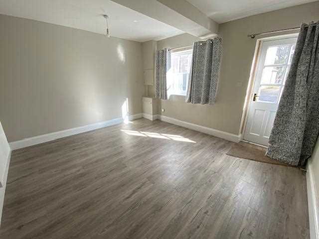Property photo 2 of 6 Lounge