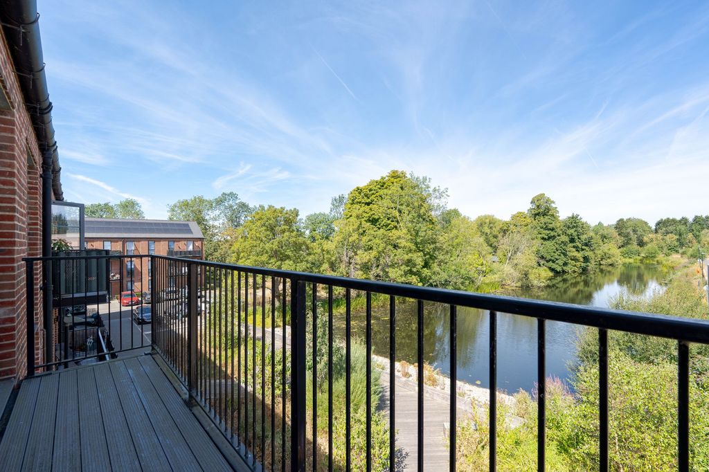 Property photo 3 of 17 Balcony
