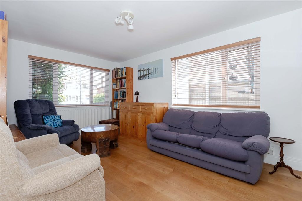 Property photo 3 of 22 Southview Drive_12.Jpg