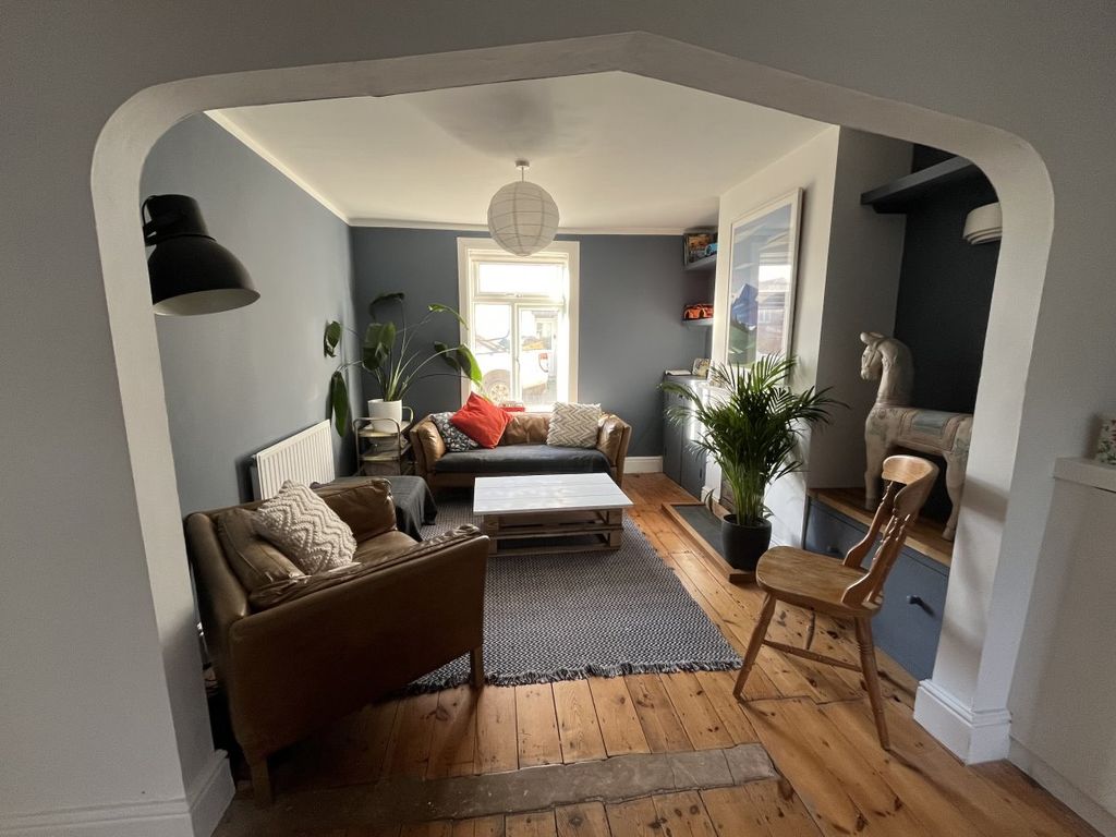 Property photo 2 of 11