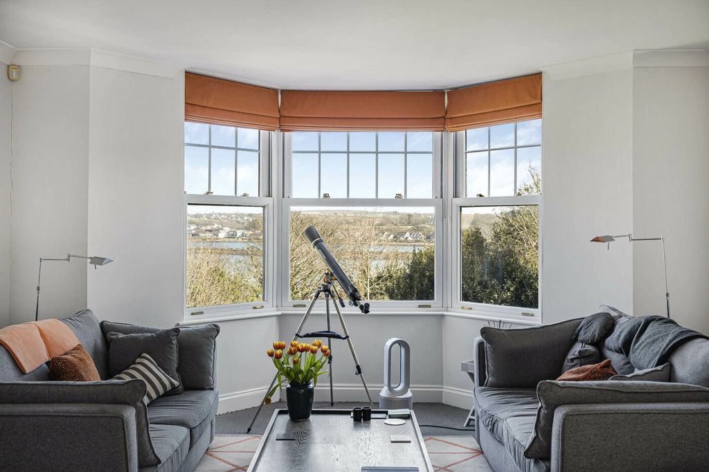 Property photo 3 of 21 Sitting Room