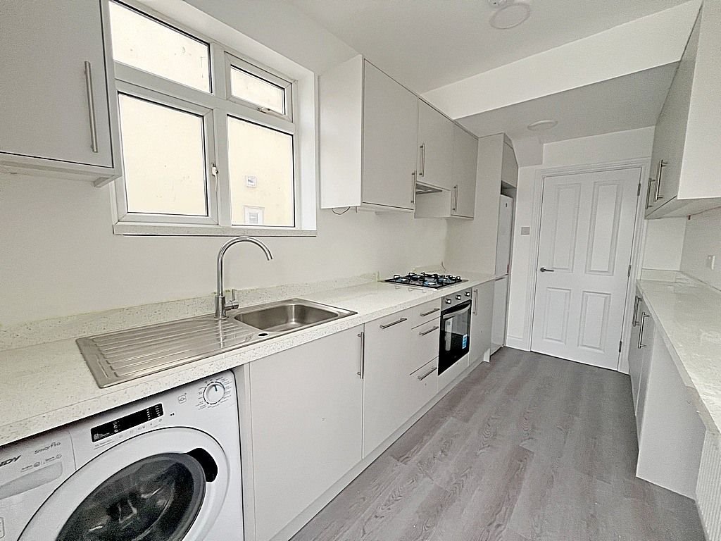 Property photo 2 of 11 Kitchen
