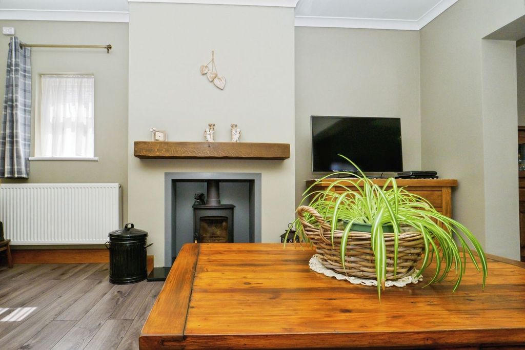 Property photo 3 of 34