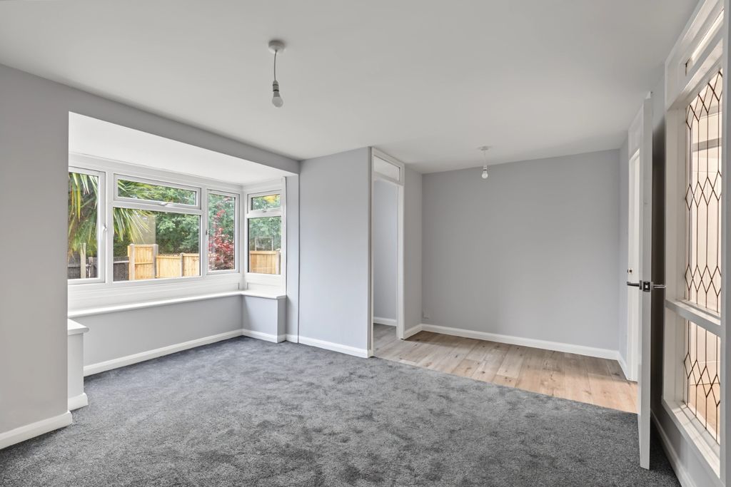 Property photo 2 of 12 6100473