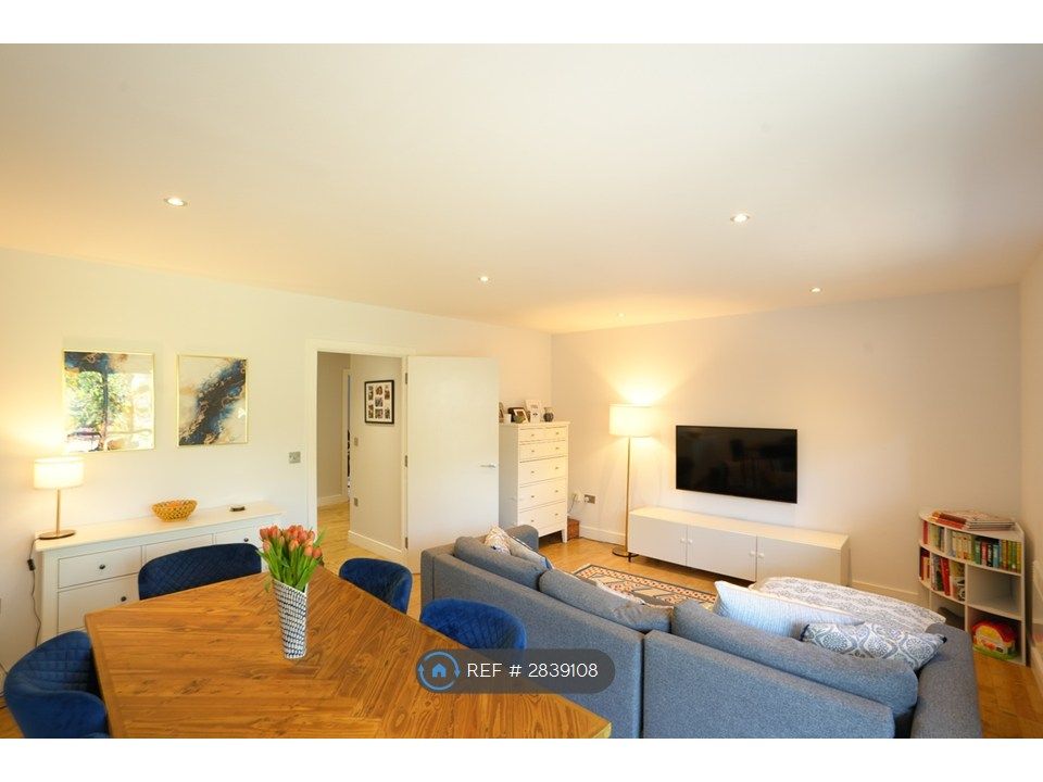 Property photo 1 of 16 Living / Dining Room