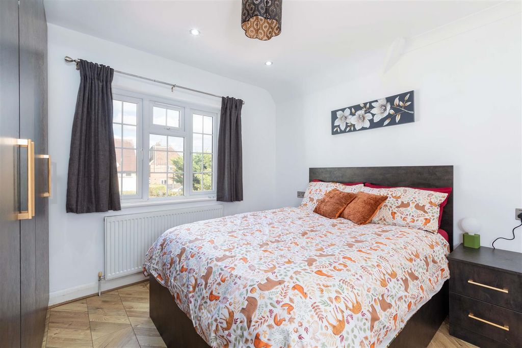 Property photo 3 of 19 78 St Georges Crescent-15.Jpg