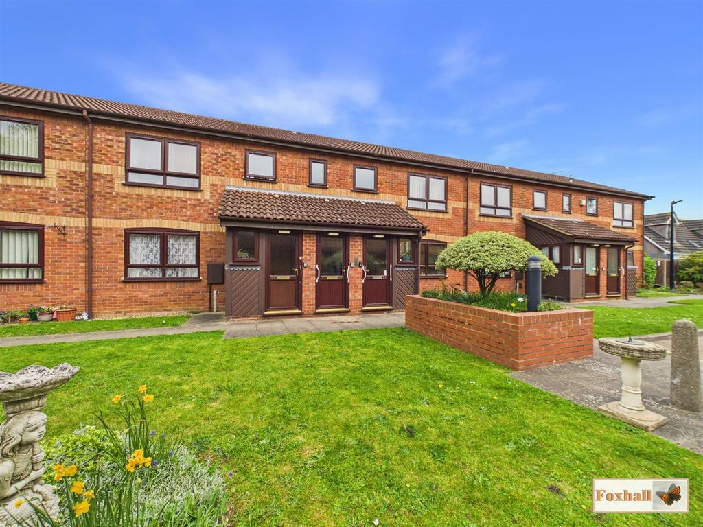 Property photo 1 of 9 Communal Gardens