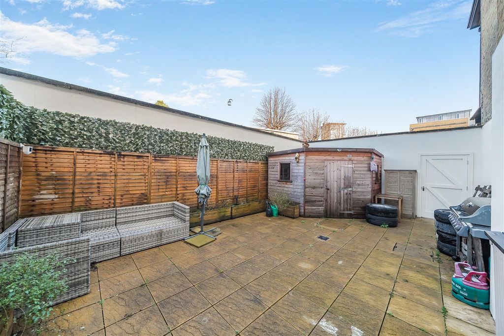 Property photo 1 of 18 Garden