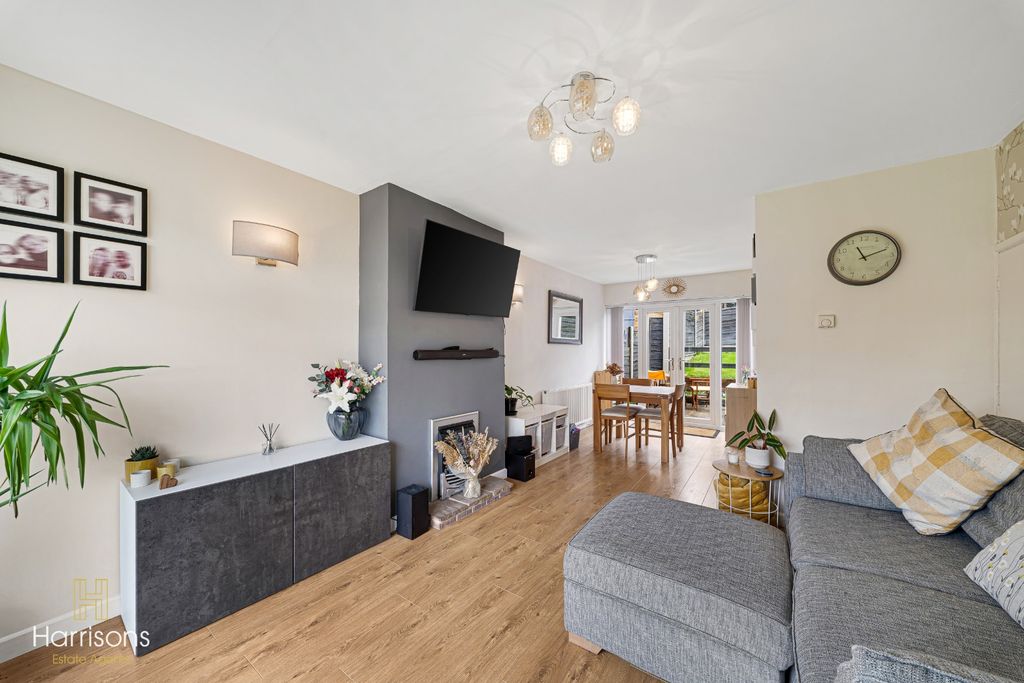 Property photo 2 of 25 2070832