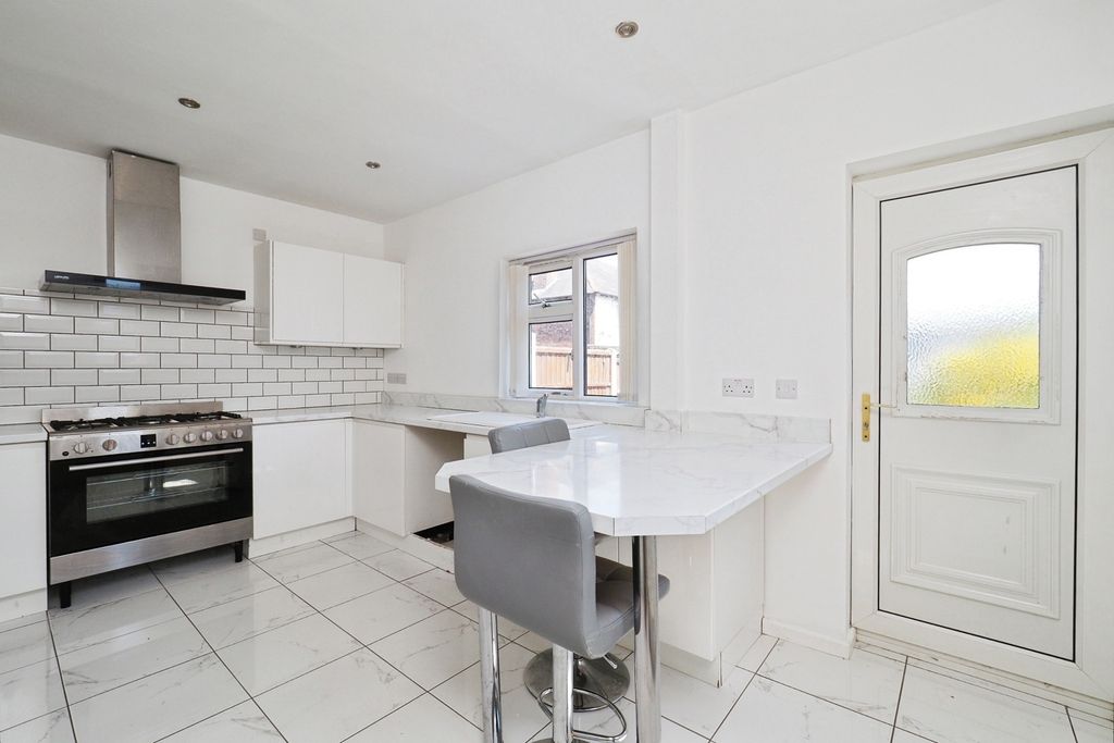 Property photo 2 of 17 Kitchen