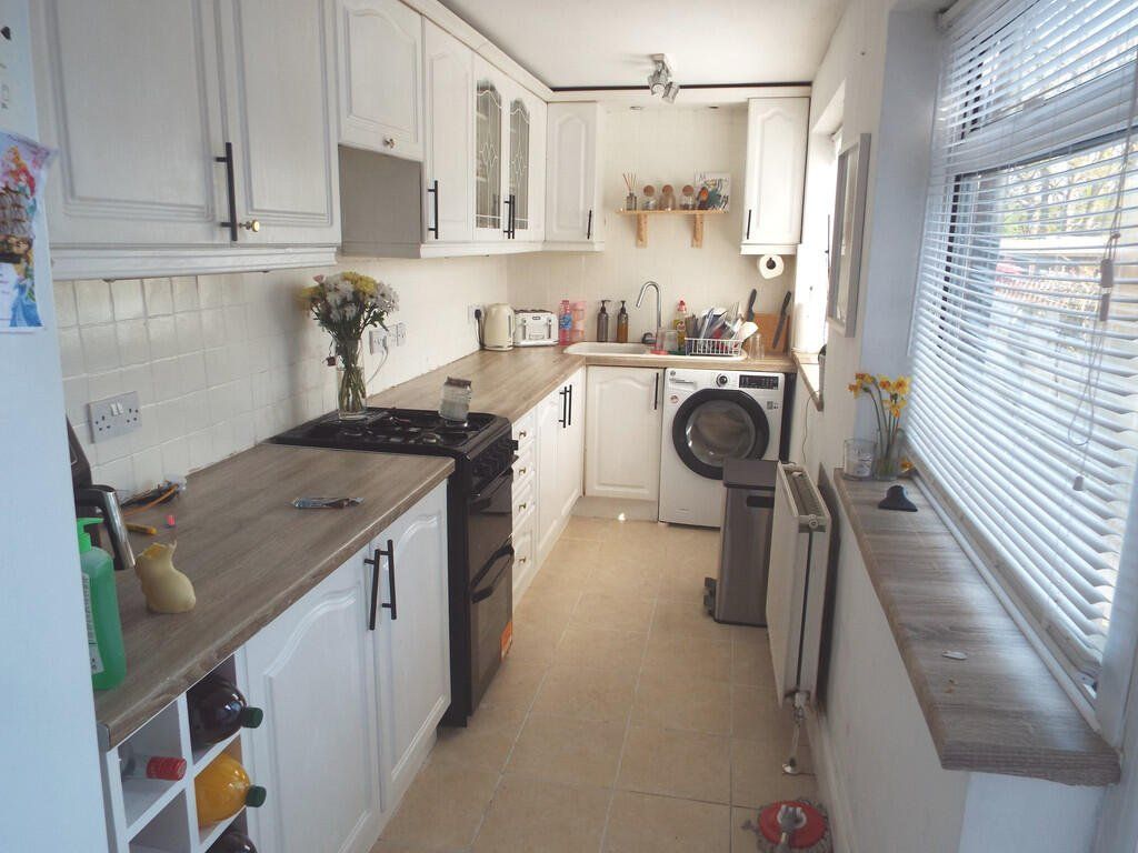 Property photo 3 of 8 Kitchen