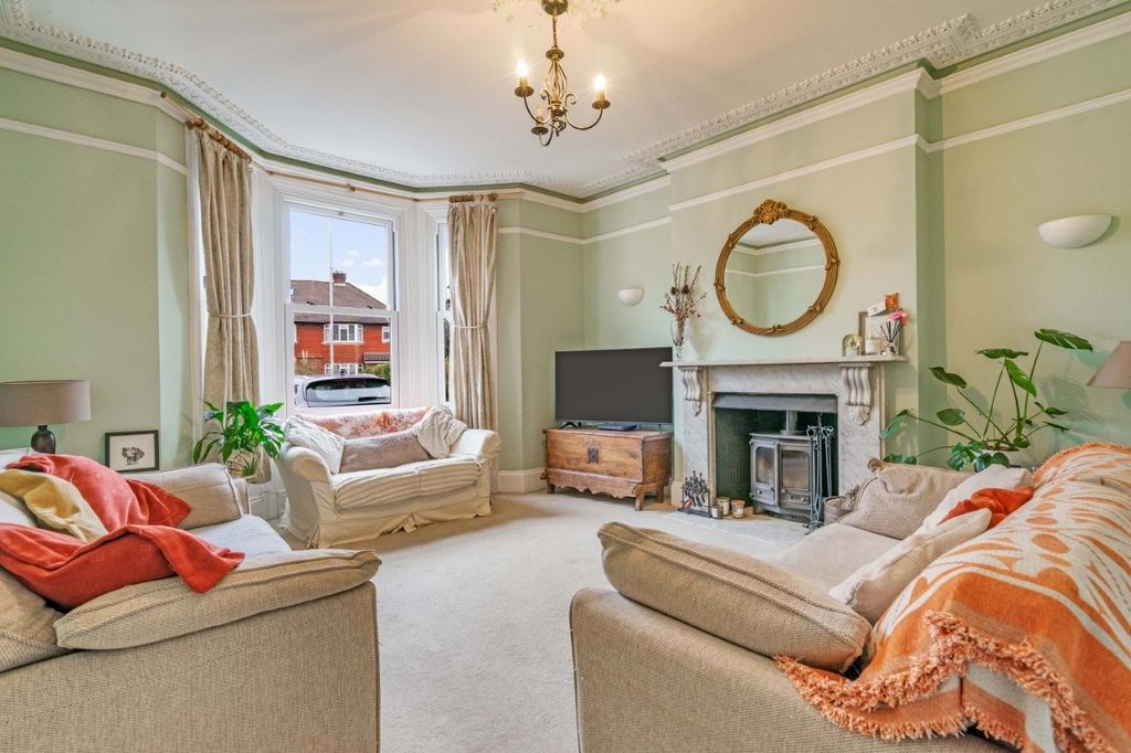 Property photo 2 of 21 Sitting Room