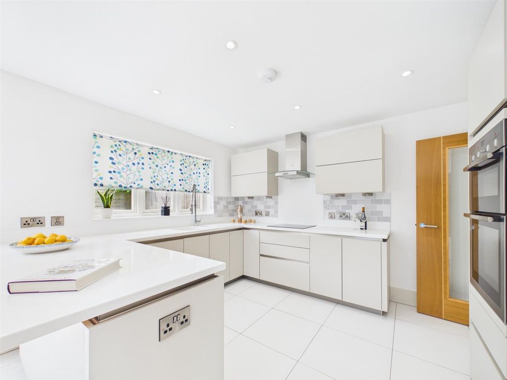 Property photo 3 of 15 Kitchen.Jpg
