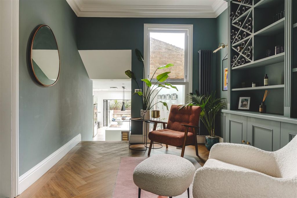 Property photo 2 of 40 Roding Road-23.Jpg