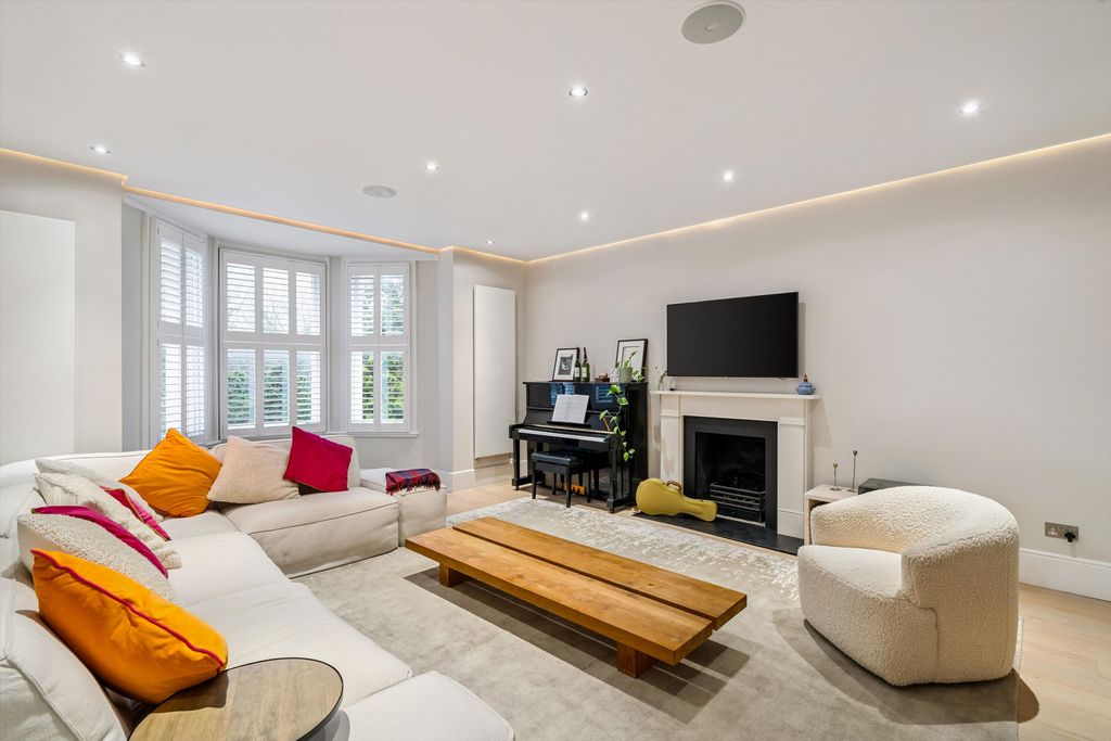 Property photo 3 of 18 Image