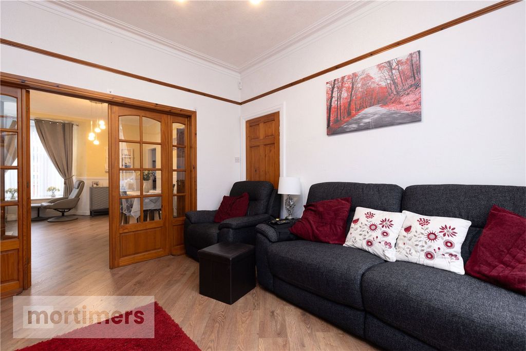 Property photo 3 of 17 Living Room