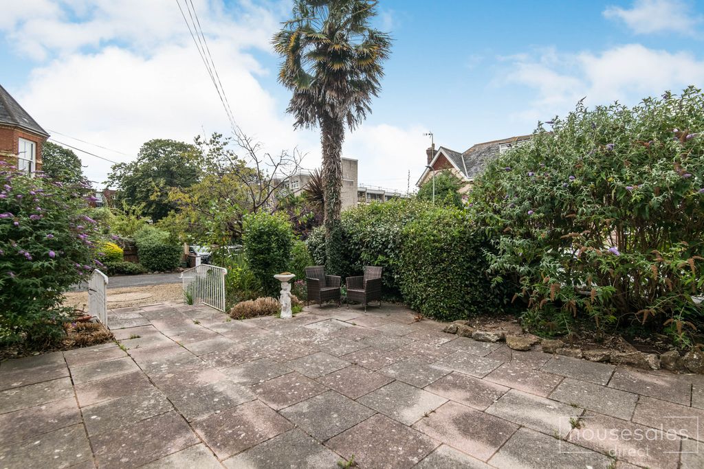 Property photo 2 of 10