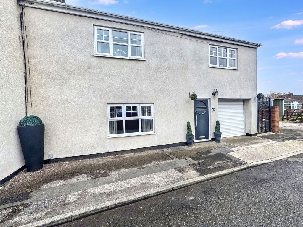 Property photo 1 of 32