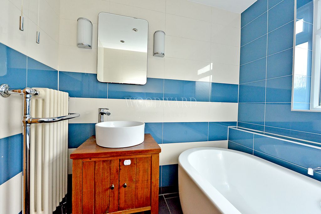 Property photo 3 of 21 Bathroom/WC