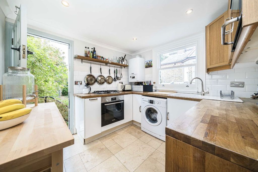 Property photo 3 of 6