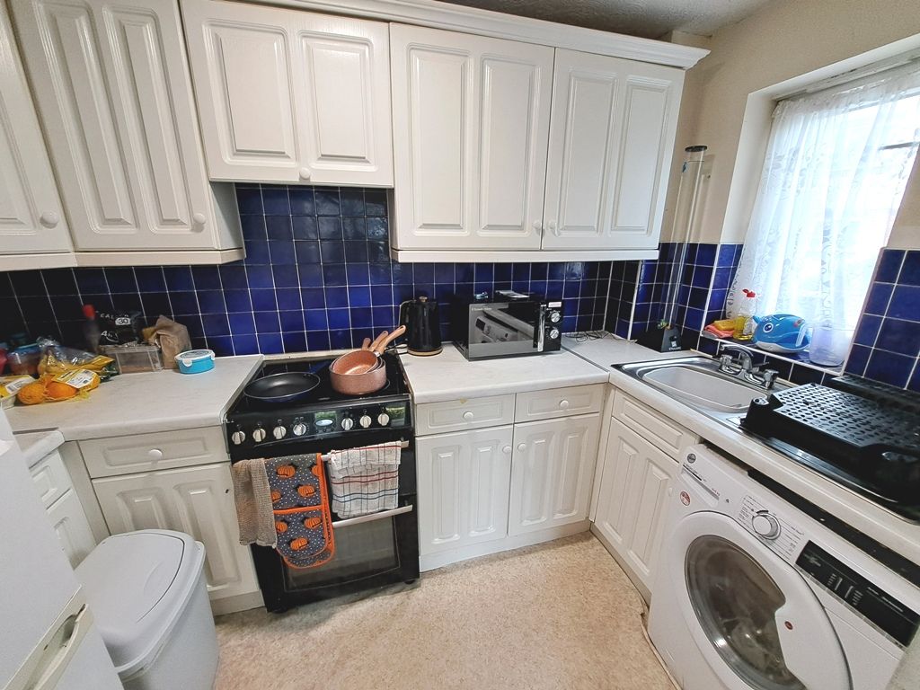 Property photo 2 of 7 Kitchen
