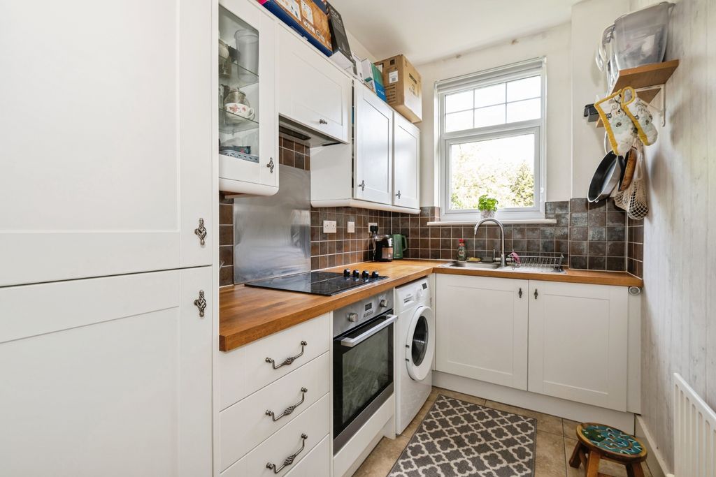 Property photo 3 of 17 Kitchen