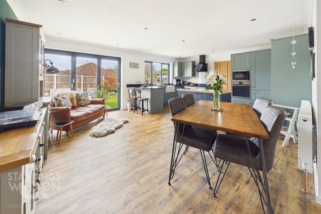 Property photo 2 of 24