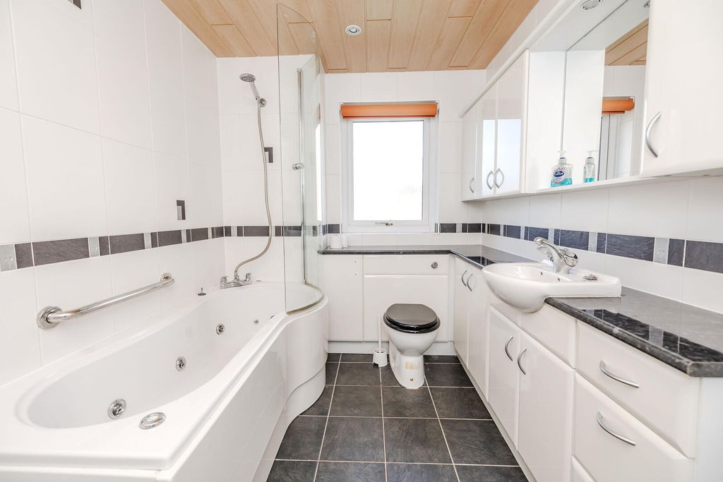 Additional image 19 of 2 bed flat for saleMayfair Gardens, Ponteland, Newcastle Upon Tyne NE20