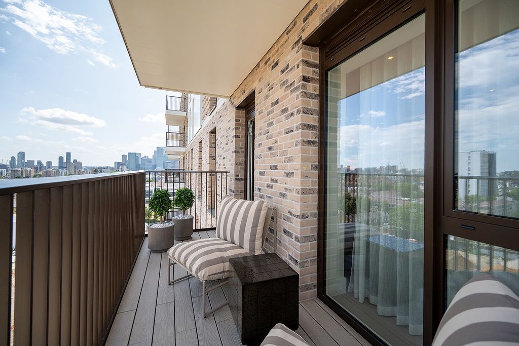 Property photo 3 of 19 Balcony