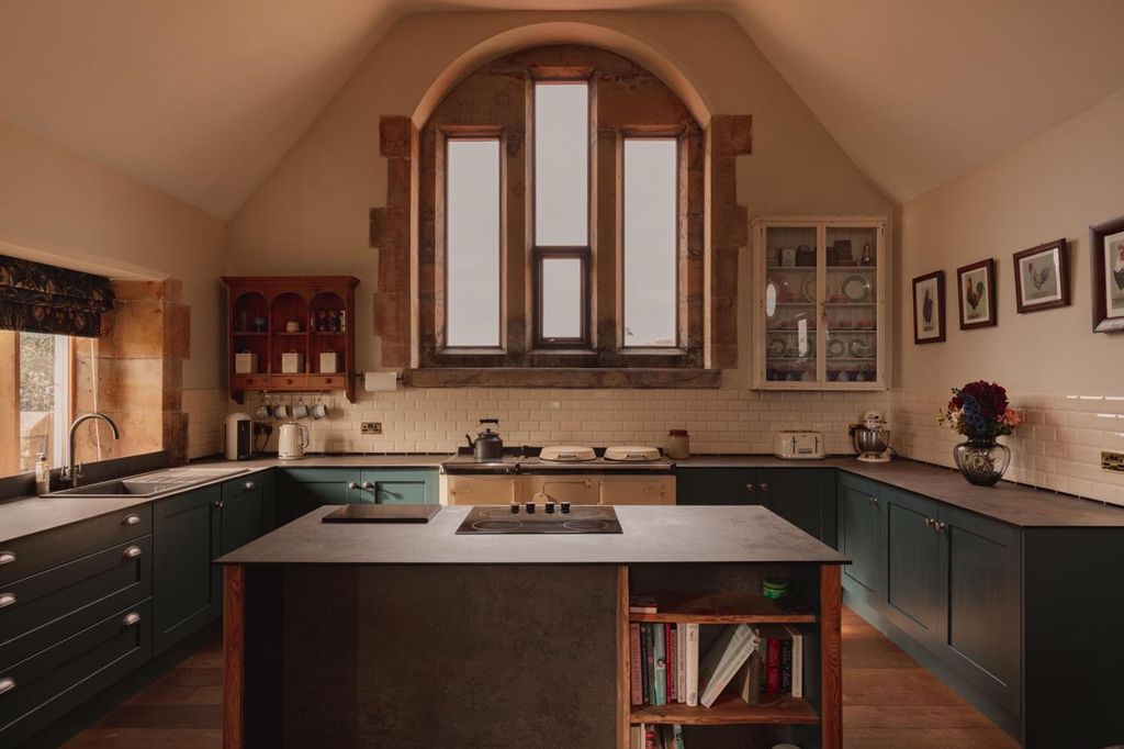 Property photo 2 of 32