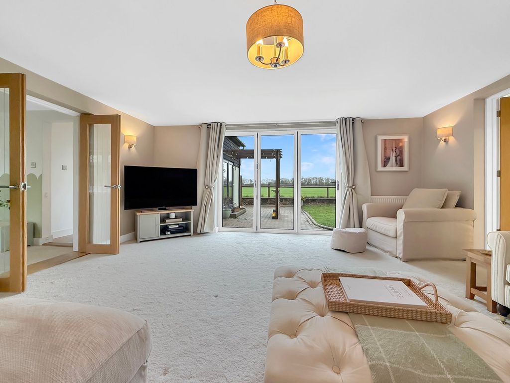 Property photo 3 of 35