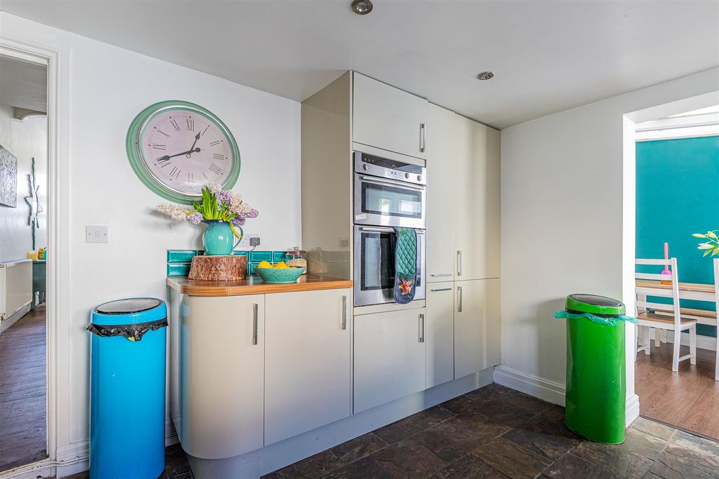 Property photo 3 of 24 Severn Road 78-18.Jpg