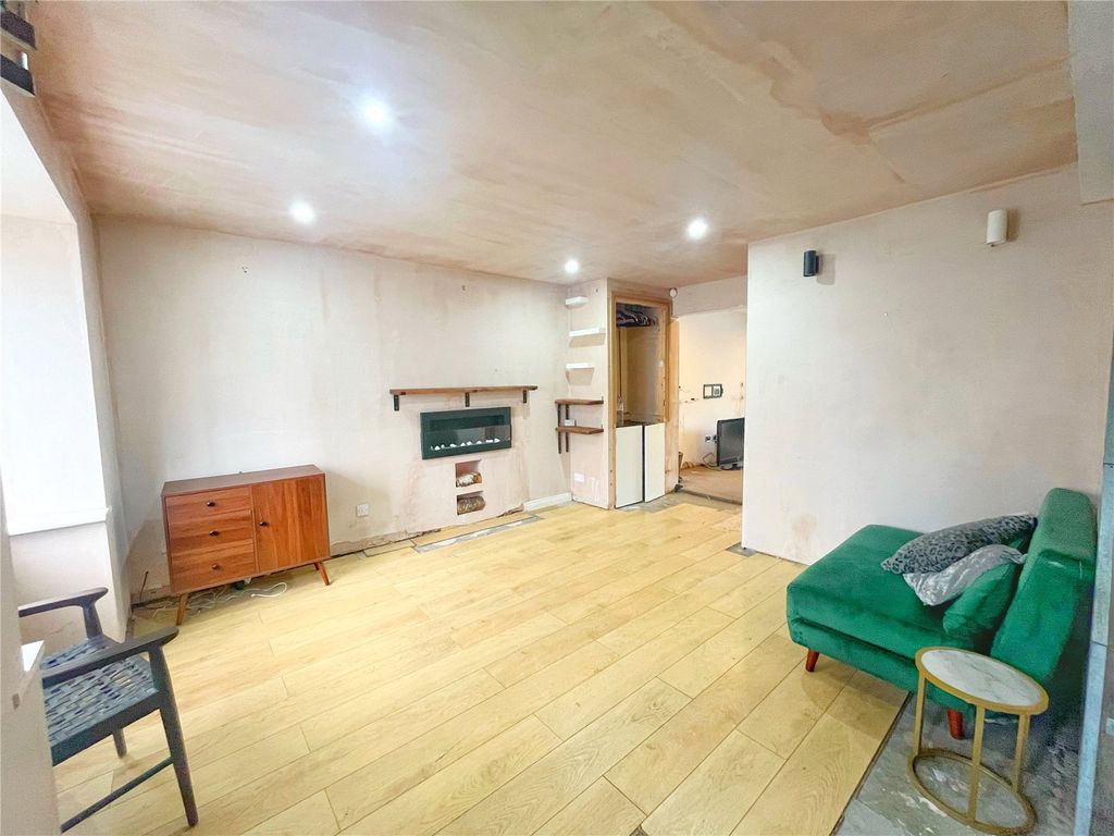 Property photo 2 of 19 Picture No. 13