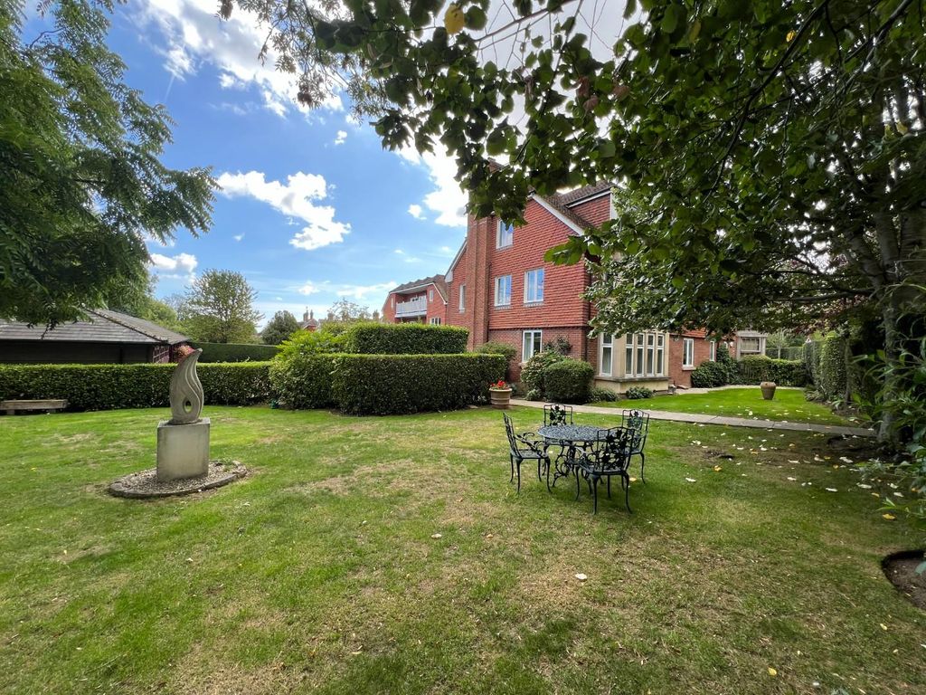 Property photo 2 of 12