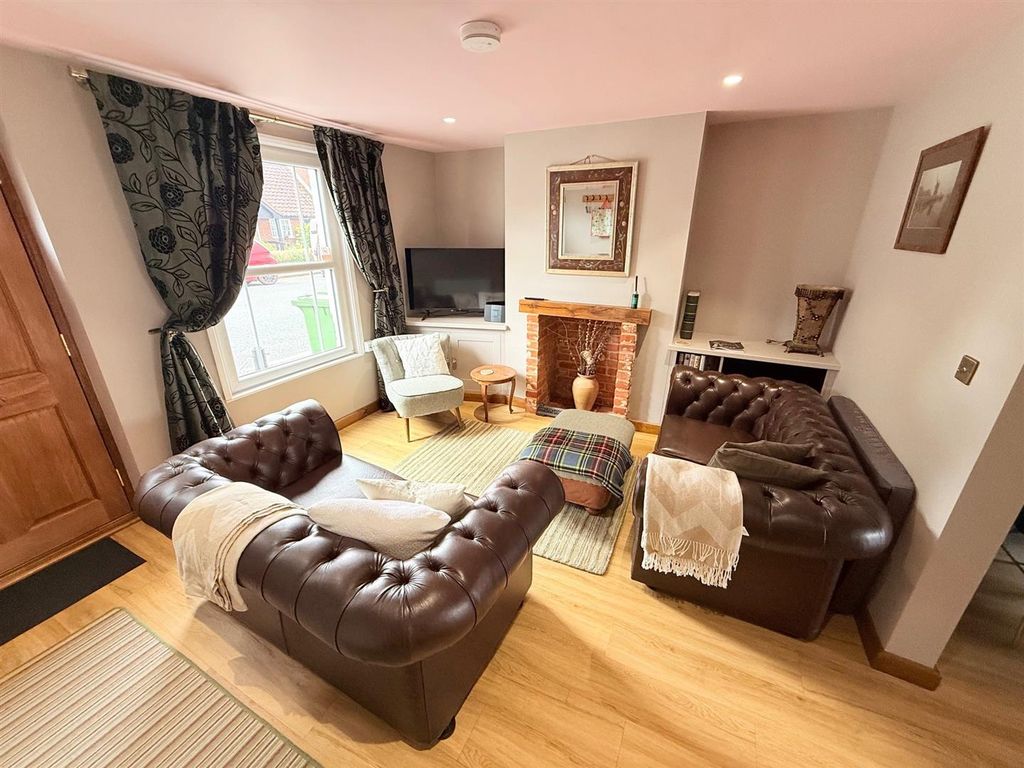 Property photo 2 of 21 Sitting Room