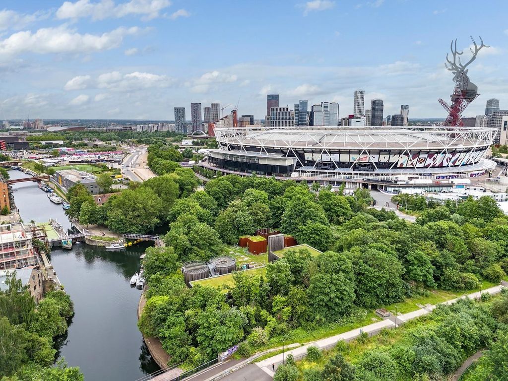 Property photo 1 of 17 Rw Stadium.Jpg