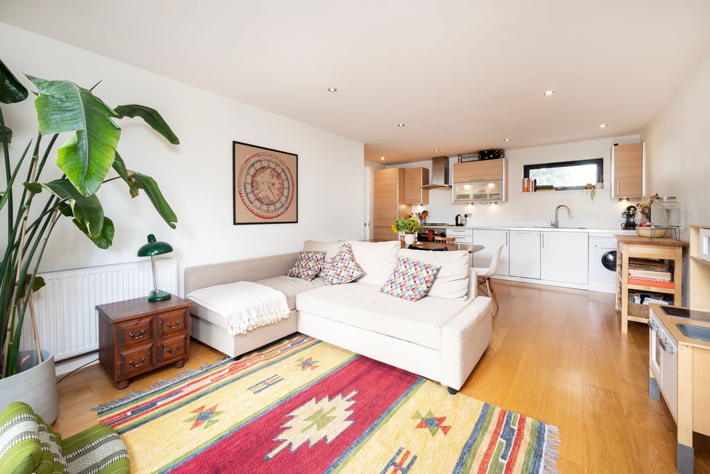Property photo 3 of 14 P05 (1)