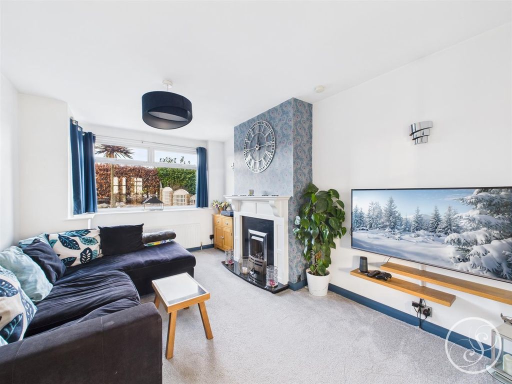 Property photo 2 of 28 Lounge