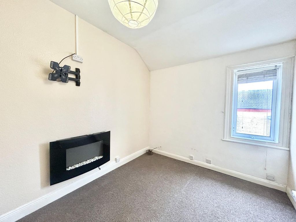 Property photo 2 of 6 Lounge